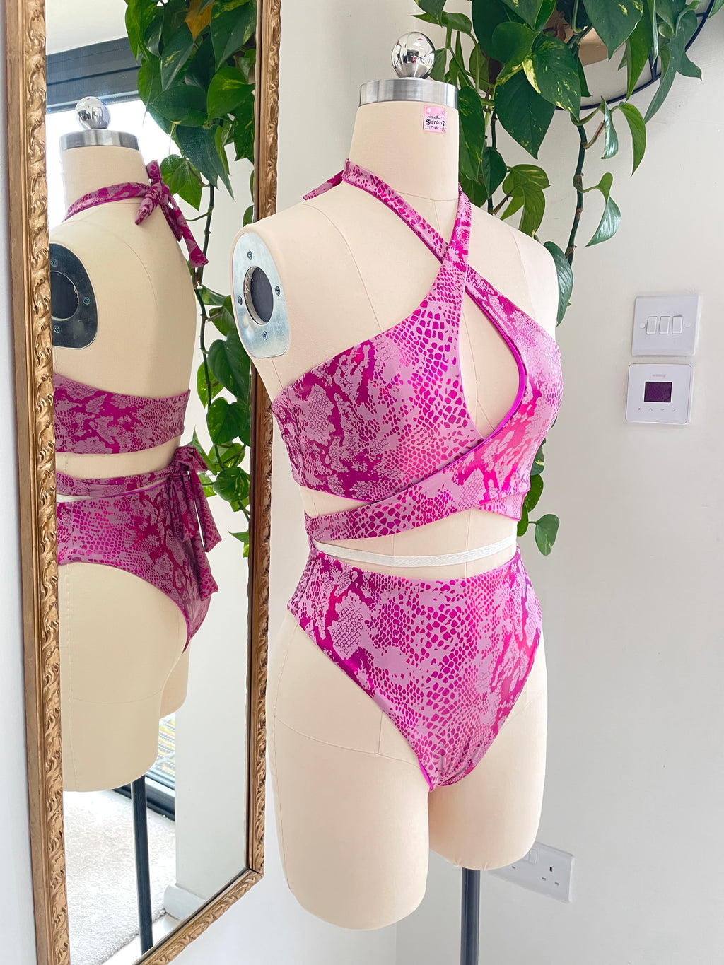 Venus Bikini Set